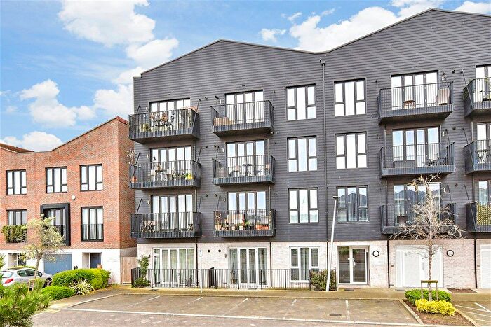 1 Bedroom Flat For Sale In Common Creek Wharf, Rochester, Kent, ME1