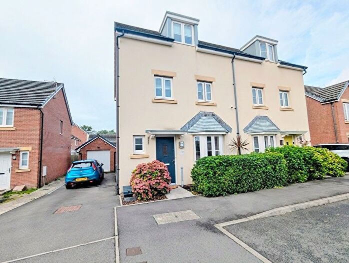 4 Bedroom Semi-Detached House For Sale In Clos Y Mametz, Porthcawl, CF36