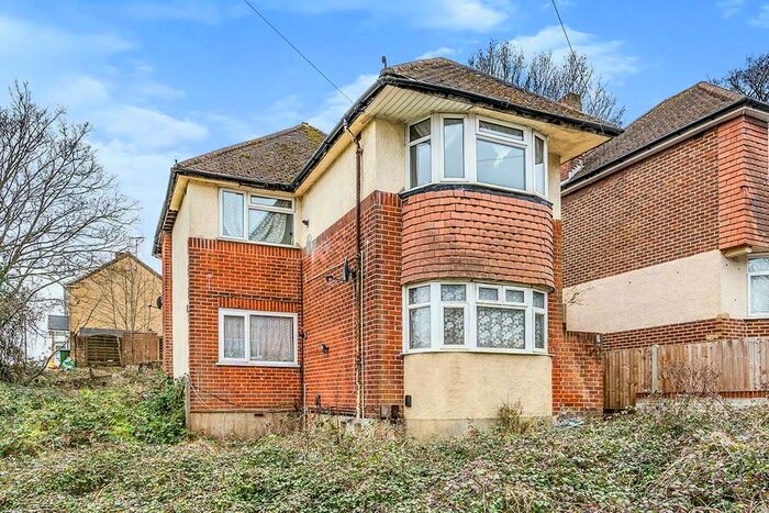 2 Bedroom Flat To Rent In Vale Drive, Southampton, Hampshire SO18