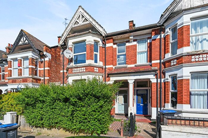 3 Bedroom Maisonette For Sale In Harlesden Gardens, London, NW10