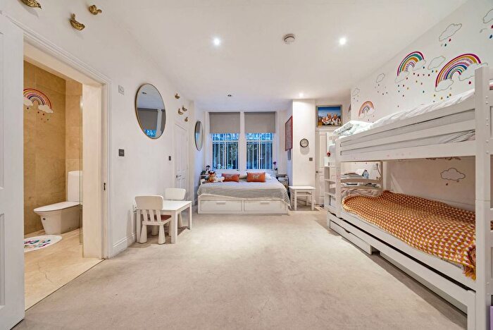 2 Bedroom Flat To Rent In Draycott Place, Chelsea, London, SW3