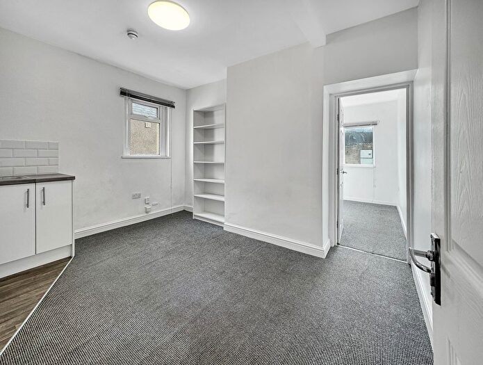 1 Bedroom Flat To Rent In Penhill Road, Cardiff, CF11