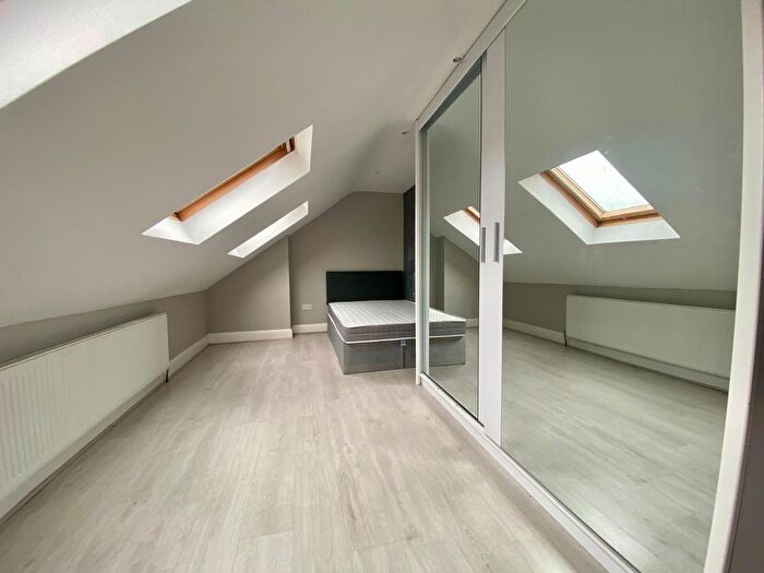 1 Bedroom Flat To Rent In Garratt Terrace, London, SW17