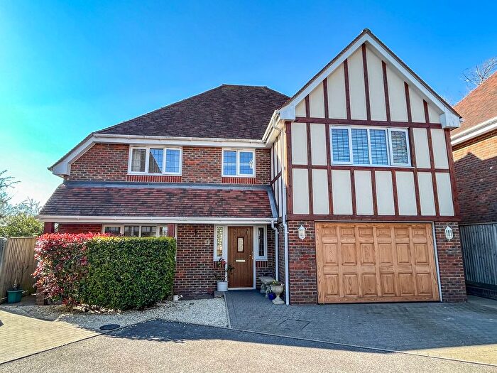 4 Bedroom Detached House For Sale In Campkin Gardens, St Leonards-On-Sea, TN37