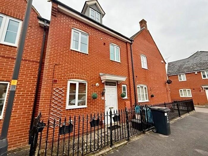 3 Bedroom Property To Rent In Oakhurst, North Swindon, SN25