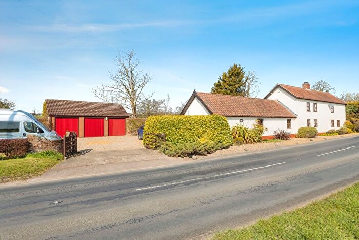 5 Bedroom Detached House For Sale In Norwich Road, Bunwell, Norfolk, NR16