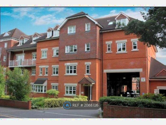 2 Bedroom Flat To Rent In Abingdon Court, Woking, GU22
