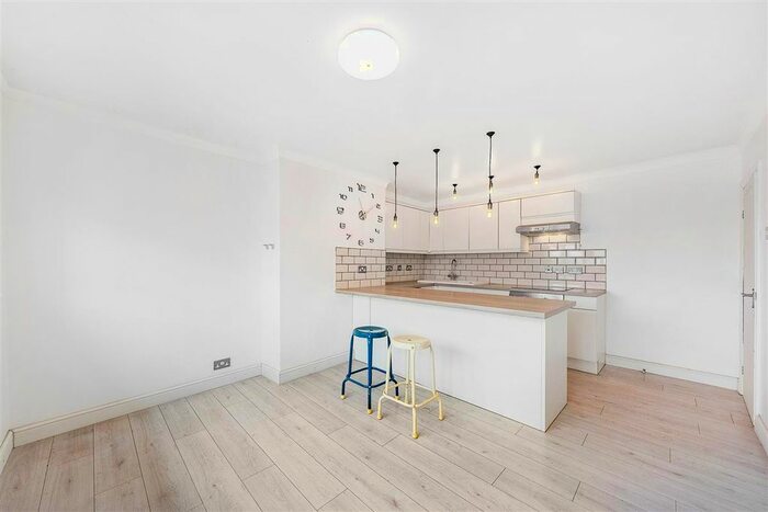2 Bedroom Flat To Rent In Upper Richmond Road, London, SW15