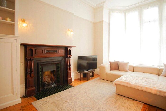 1 Bedroom Apartment To Rent In Blenheim Road, Westbury Park, Bristol, BS6