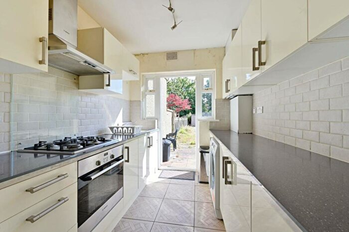 3 Bedroom House To Rent In South Merton, Raynes Park, Morden, SM4