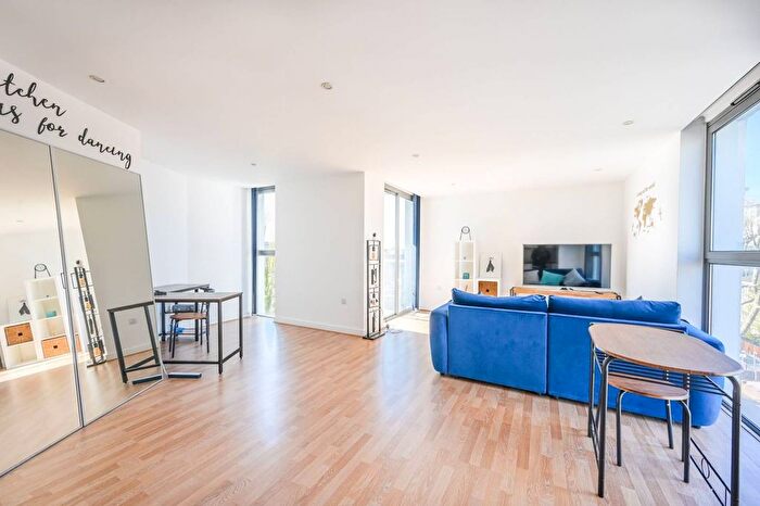 2 Bedroom Flat For Sale In East Ferry Road, Isle Of Dogs, London, E14
