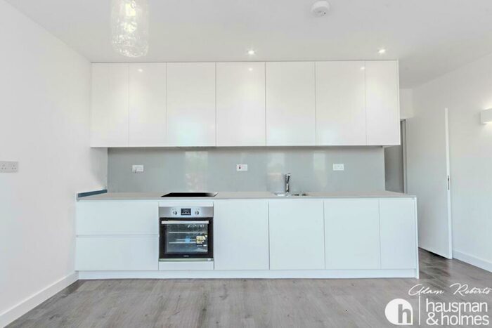 2 Bedroom Flat To Rent In North End Road, Golders Green, NW11