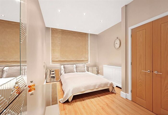 2 Bedroom Flat For Sale In Marylebone Road, London, NW1