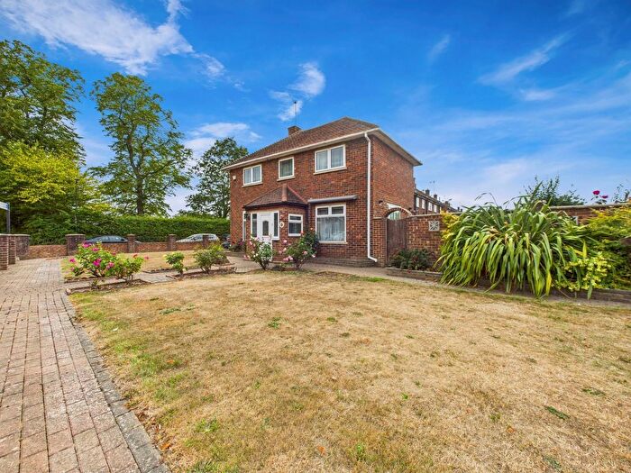 3 Bedroom End Of Terrace House For Sale In Stanley Green East, Langley, Berkshire, SL3