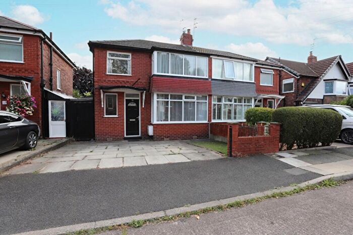 3 Bedroom Semi-Detached House For Sale In Sunningdale Drive, Prestwich, M25
