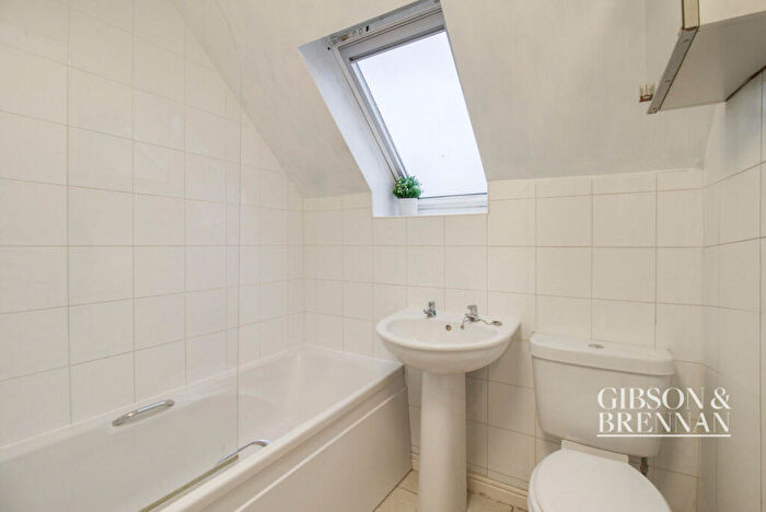 2 Bedroom Apartment For Sale In Stafford Green, Basildon, SS16