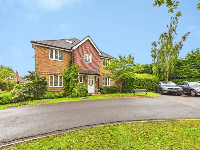 5 Bedroom Semi-Detached House For Sale In The Meadows, Southwater, RH13