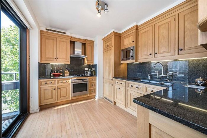 2 Bedroom Flat For Sale In Grosvenor Road, Pimlico, SW1V - Photo 3