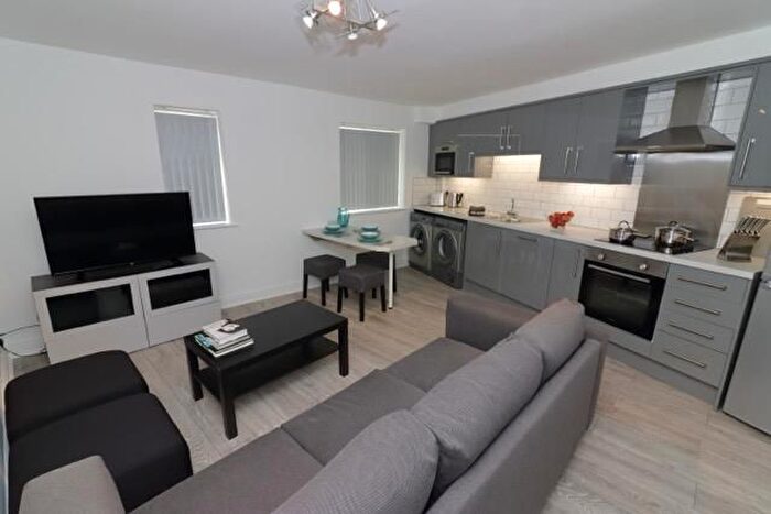 3 Bedroom Flat To Rent In Langworthy Road, Salford, M6