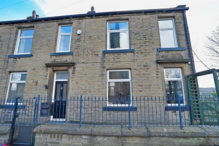 3 Bedroom End Of Terrace House For Sale In Rochdale Road, Greetland, Halifax, HX4