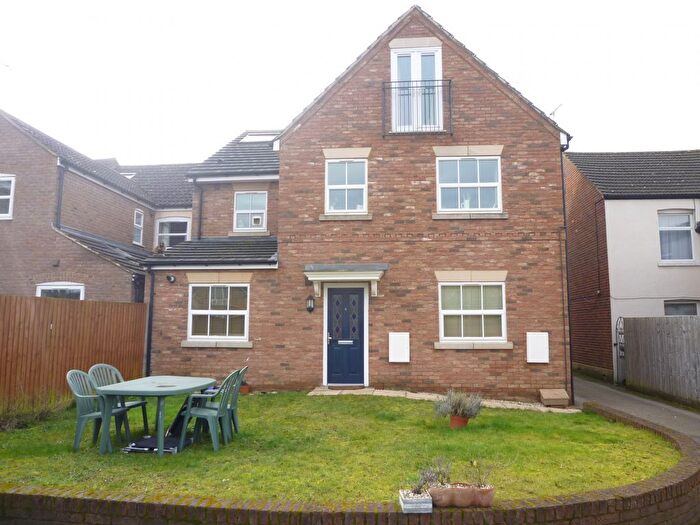 2 Bedroom Flat To Rent In - Victoria Street, Dunstable, LU6