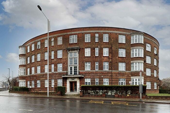 2 Bedroom Flat To Rent In Quadrant Close, The Burroughs, London, NW4