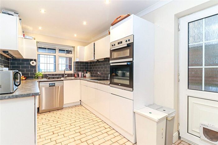 5 Bedroom Semi-Detached House To Rent In Wadham Road, Abbots Langley, WD5
