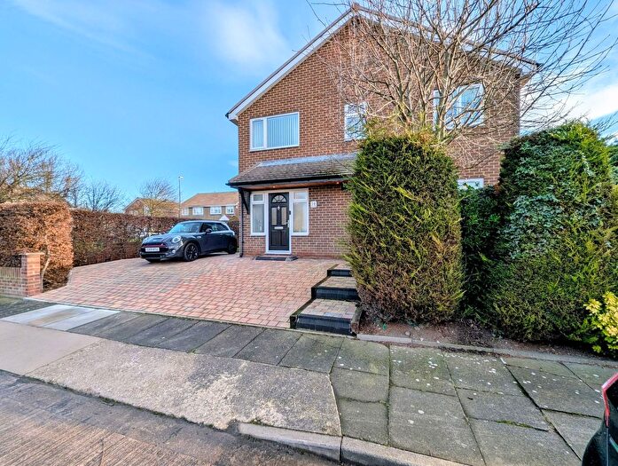 4 Bedroom Semi Detached House For Sale In Fennel Grove, South Shields, NE34