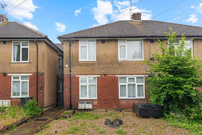 2 Bedroom Maisonette For Sale In Cheltenham Gardens, Loughton, IG10