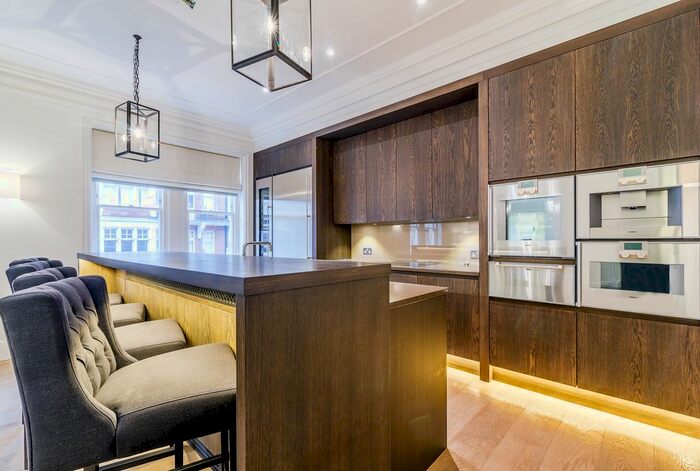 3 Bedroom Flat To Rent In Duke Street, London, W1K