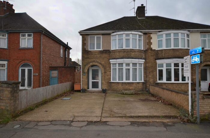3 Bedroom Semi-Detached House To Rent In Lincoln Road, Peterborough, PE4