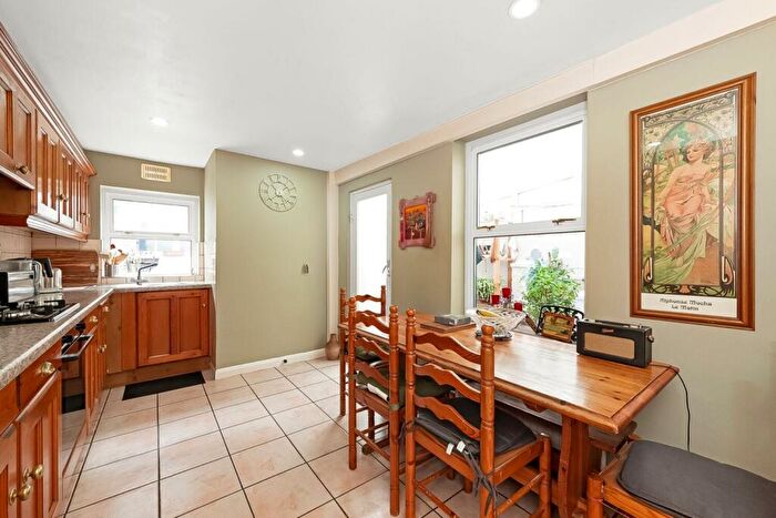 3 Bedroom End Of Terrace House For Sale In Mayall Road, Herne Hill, SE24