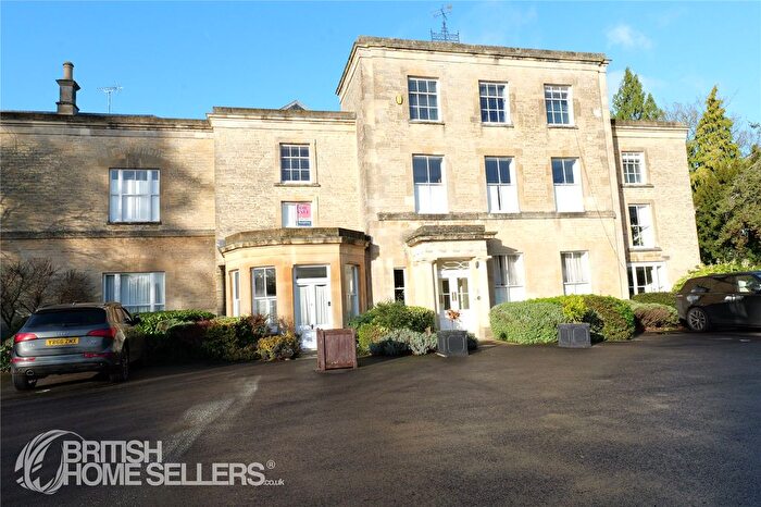 2 Bedroom Flat For Sale In Chesterton Lane, Cirencester, Gloucestershire, GL7