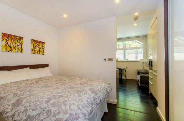 Studio To Rent In Drummond Way, Islington, London, N1