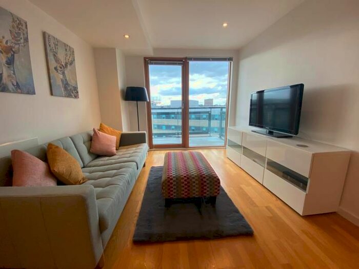 2 Bedroom Flat To Rent In Gateway North, Crown Point Road, LS9