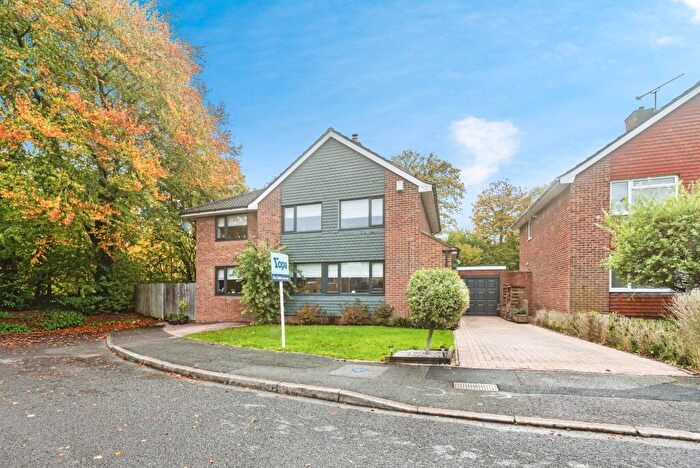 5 Bedroom Detached House For Sale In Poynings Crescent, Basingstoke, RG21