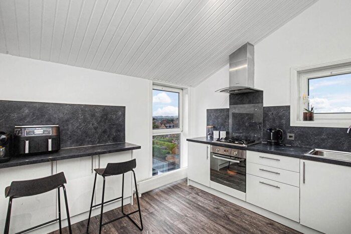 2 Bedroom Flat For Sale In F Barntongate Terrace, Barnton, Edinburgh, EH4