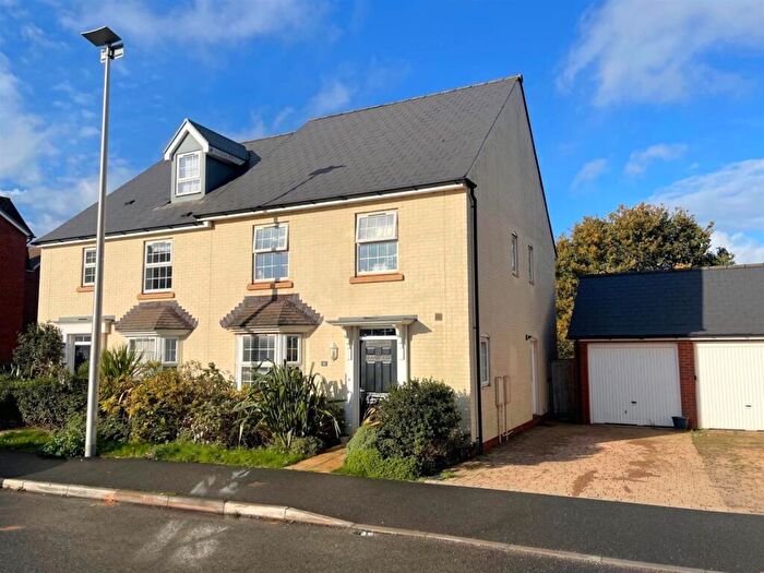 4 Bedroom Semi Detached House For Sale In Hawkins Road, Exeter, EX1