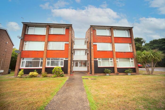 2 Bedroom Flat To Rent In Chulmleigh Close, Rumney, Cardiff, CF3