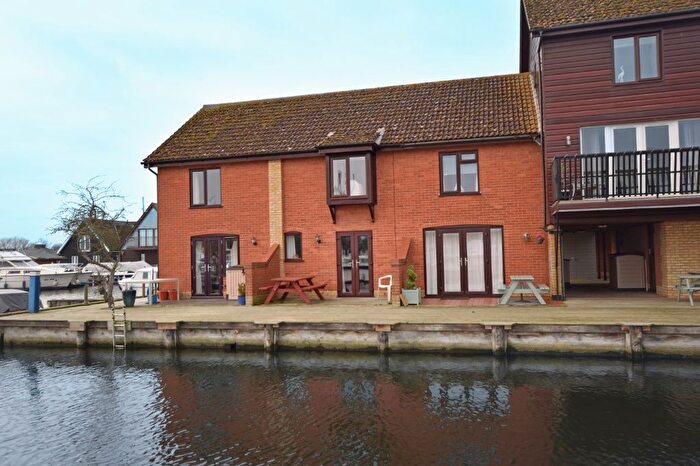 2 Bedroom Town House For Sale In Ferry Road, Horning, NR12