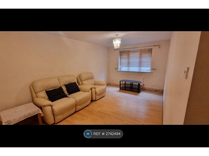 1 Bedroom Flat To Rent In Courtlands Close, Watford, WD24