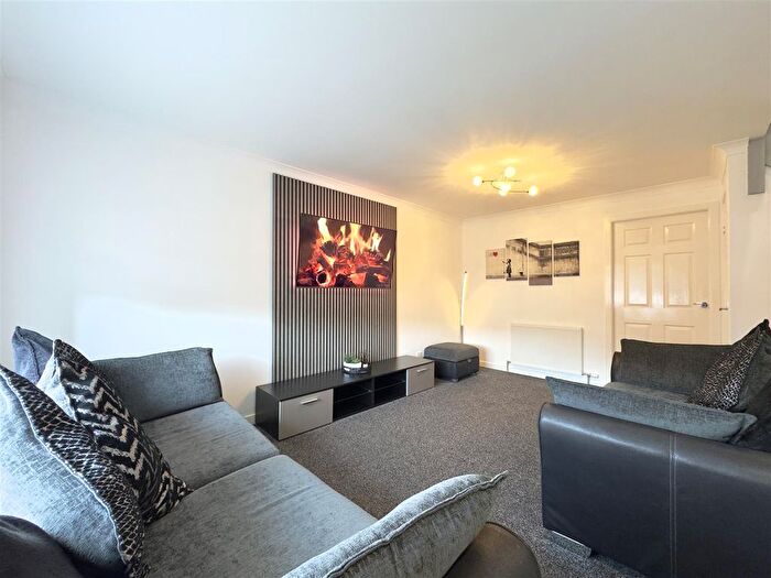 2 Bedroom End Of Terrace House For Sale In Raven Wynd, Wishaw, ML2