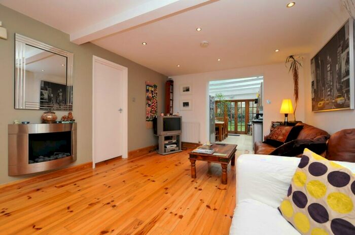 2 Bedroom Flat To Rent In Vartry Road, Stamford Hill, N15