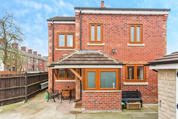 2 Bedroom Detached House For Sale In Farnham Way, Crofton, Wakefield, WF4