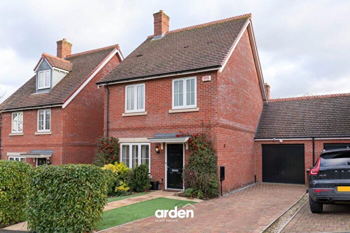 2 Bedroom Detached House For Sale In Butterwick Close, Barnt Green, B45