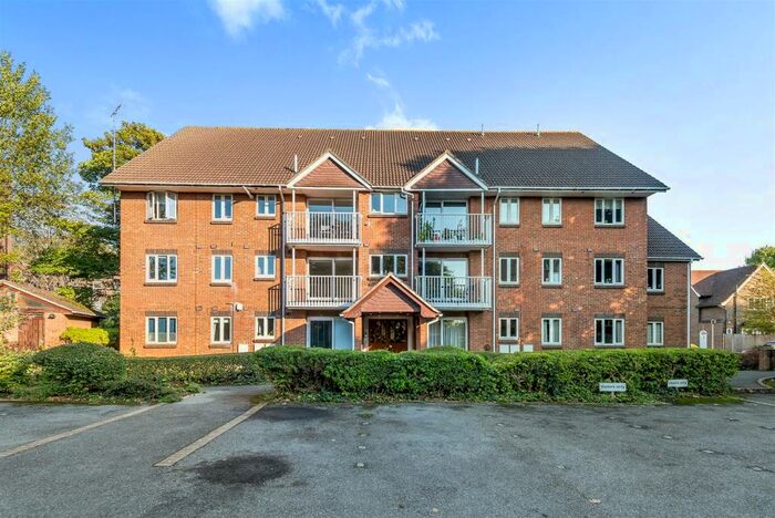 2 Bedroom Flat To Rent In Chene Colline Court, Glenbuck Road, Surbiton, KT6