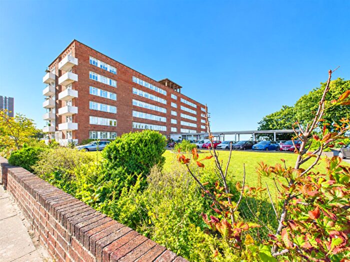 2 Bedroom Apartment For Sale In Portland Court, Wallasey, CH45