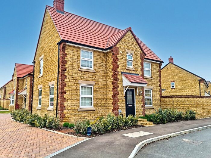 4 Bedroom Detached House For Sale In Chamberlayne Place, Stanford In The Vale, Faringdon, SN7