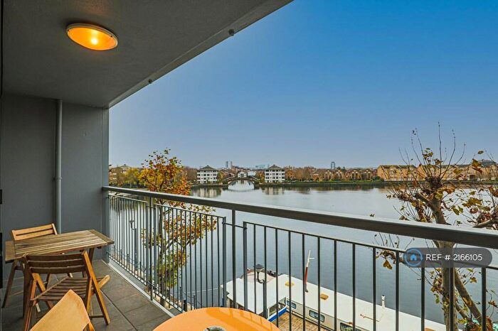 2 Bedroom Flat To Rent In City Harbour, London, E14