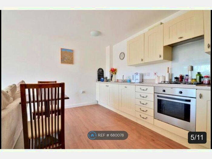 2 Bedroom Flat To Rent In Kiln House, East Grinstead, RH19